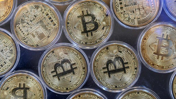 bitcoin:-sube-mas-de-6%-y-se-ubica-por-encima-de-u$s-66.000