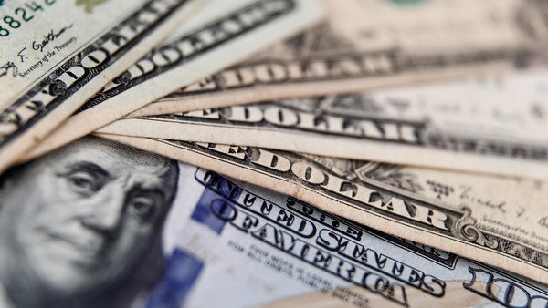 el-dolar-blue-sigue-escalando:-sube-un-peso-y-llega-a-$206