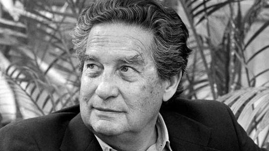el-23-de-noviembre-de-1981-el-escritor-mexicano-octavio-paz-gano-el-premio-cervantes-de-literatura