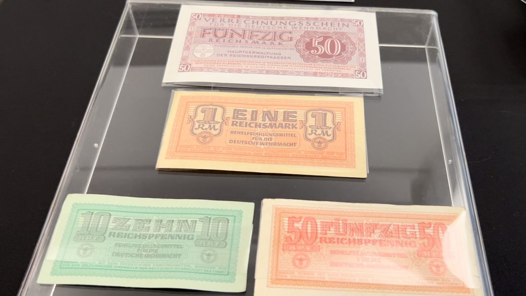la-aduana-entrego-billetes-del-nazismo-al-museo-del-holocausto-de-buenos-aires
