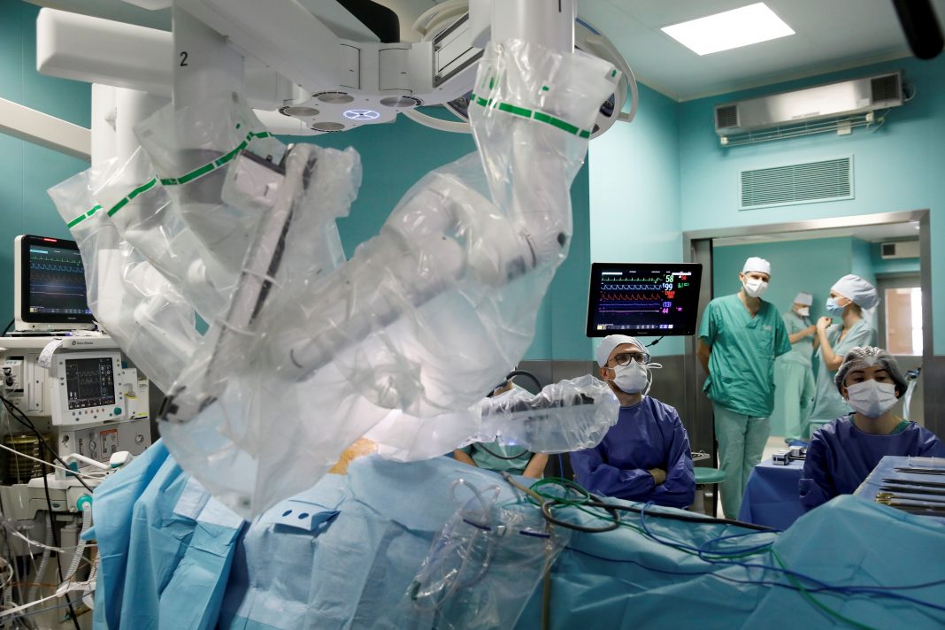 da-vinci,-el-celebre-robot-cirujano,-realizo-un-innovador-trasplante-pulmonar-con-“dolor-cero”